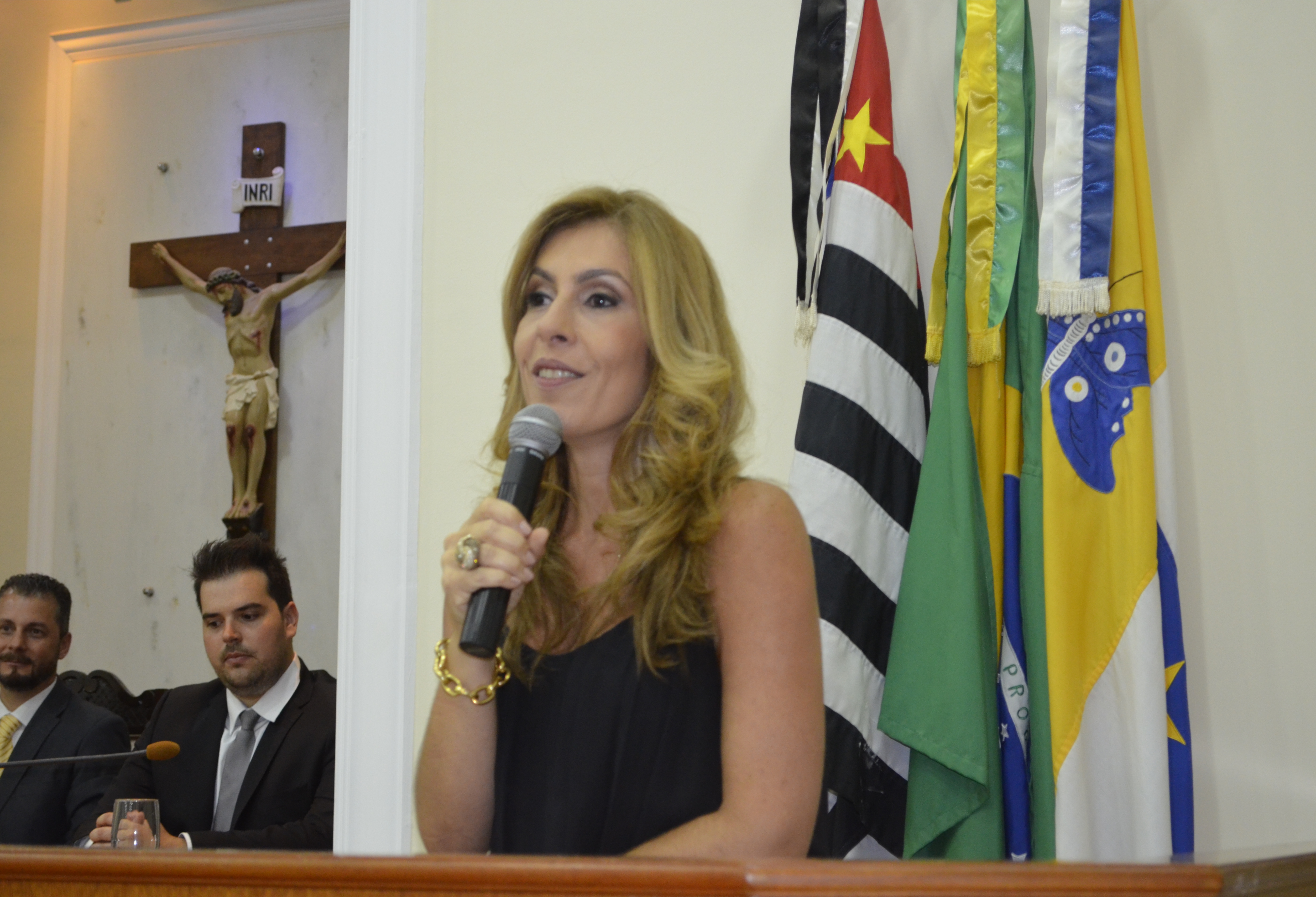 Câmara concede título de Cidadã Tanabiense a Fernanda Marinela