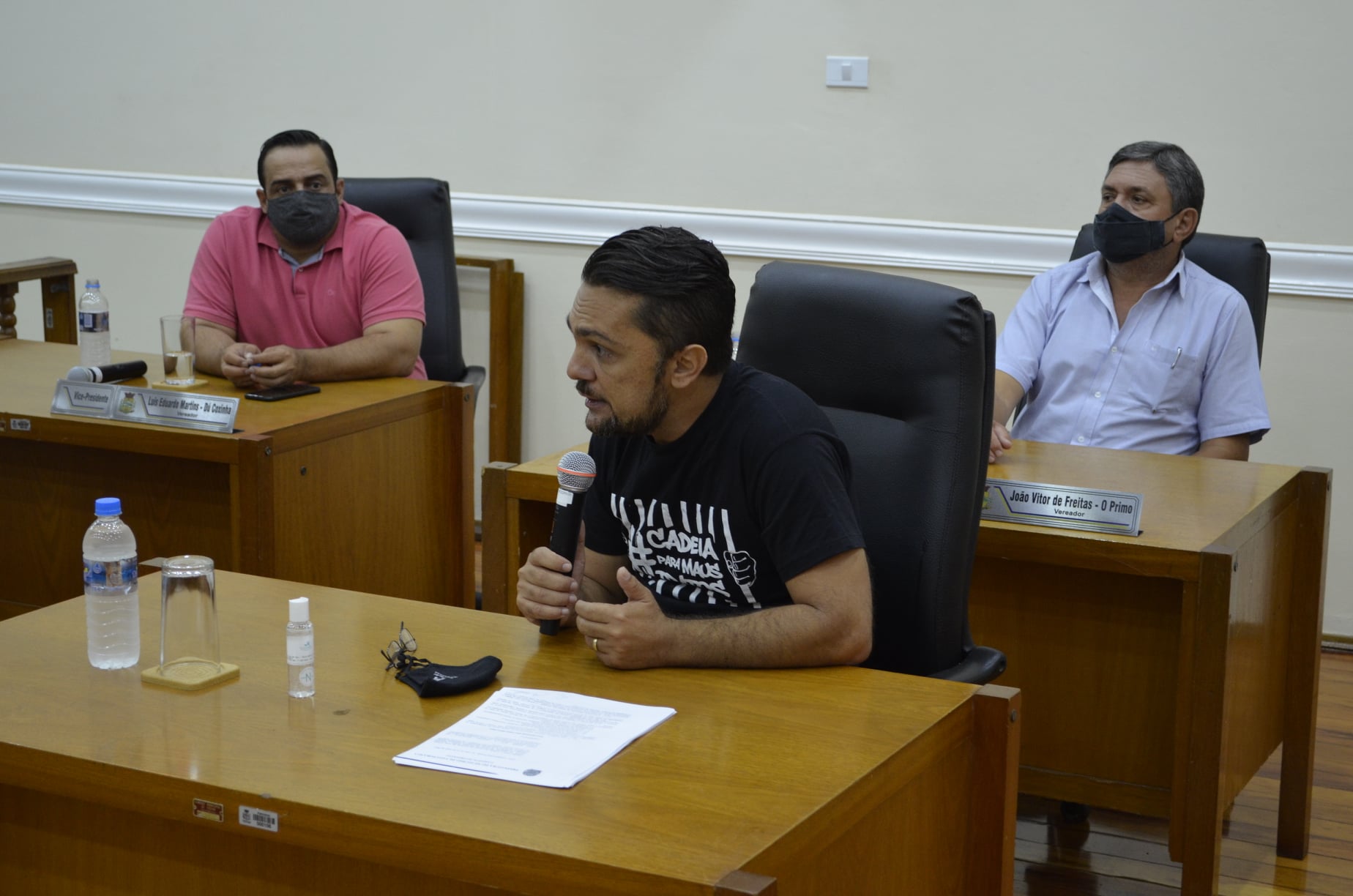 Câmara se reúne no plenário com o vereador Chandelly e os protetores animais