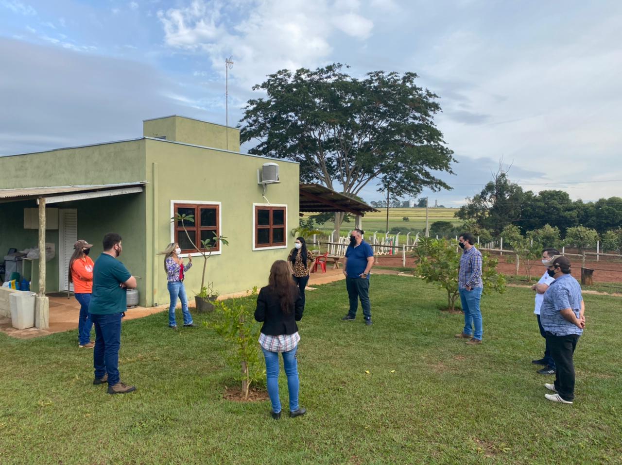 Vice-presidente da Câmara e vereador visita centro hípico com representantes da APAE e vice-prefeito